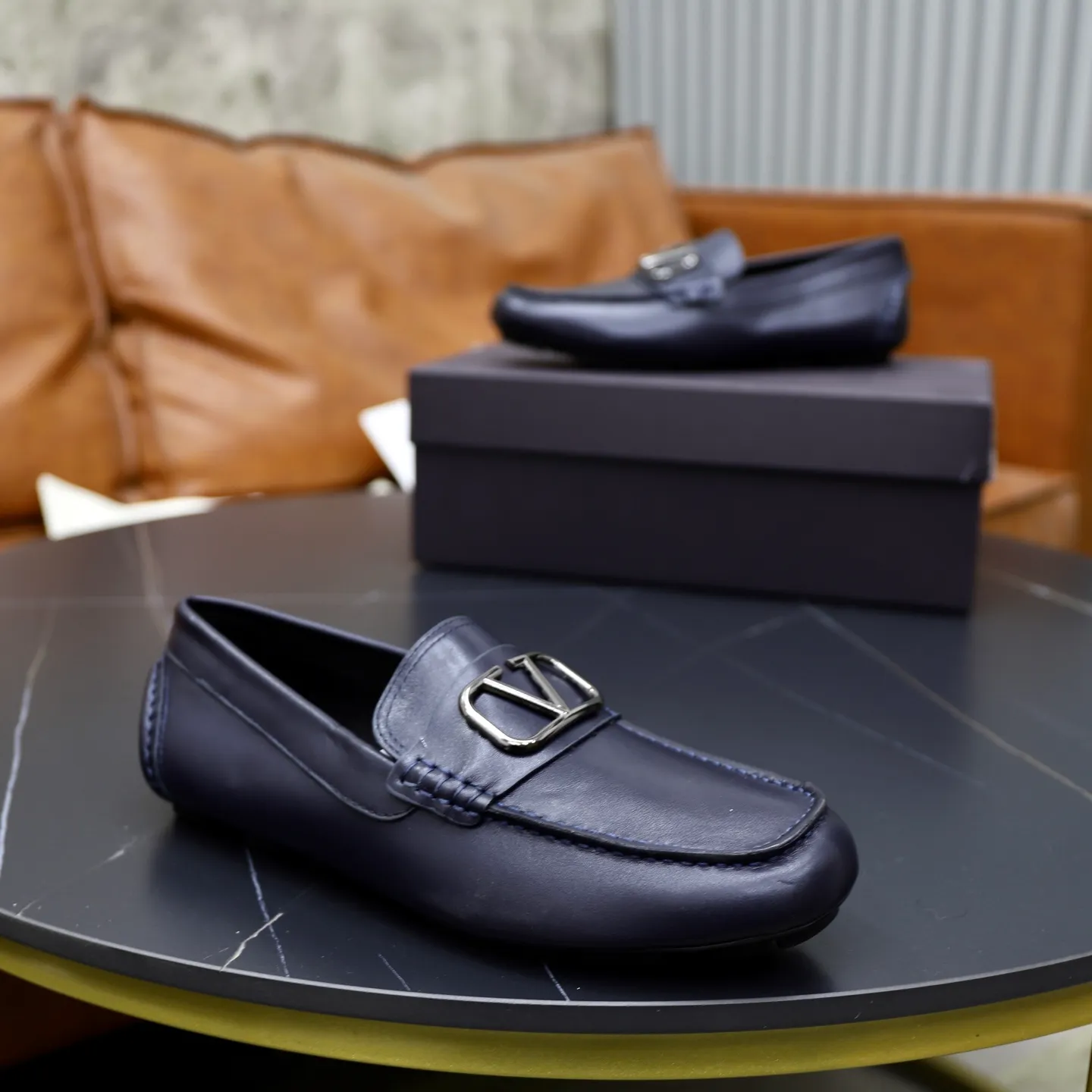 Men's shoes: 640💰VALENTINO, made of imported cowhide with imported water-dyed cow lining, iconic hardware and iconic wear-resistant outsole. 38-45 (customized at 45) VALENTINO packaging All orders enjoy the brand’s iconic product packaging